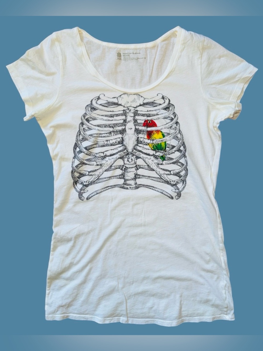 Brooklyn Industries White Graphic Teeβ with Rib Cage and Colorful Parrot Size M